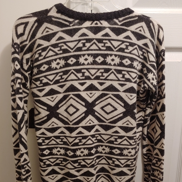 Forever 21 Cream & Charcoal Tribal Aztec sweater - Picture 4 of 7